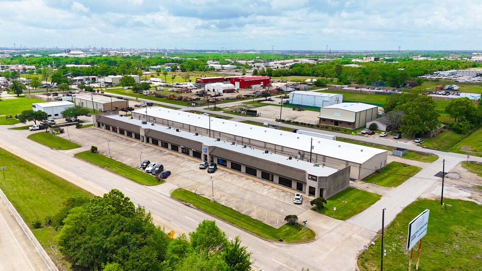 La Porte Business Park portefeuille de 2 propriétés à vendre sur LoopNet.ca - Photo du bâtiment - Image 3 de 14