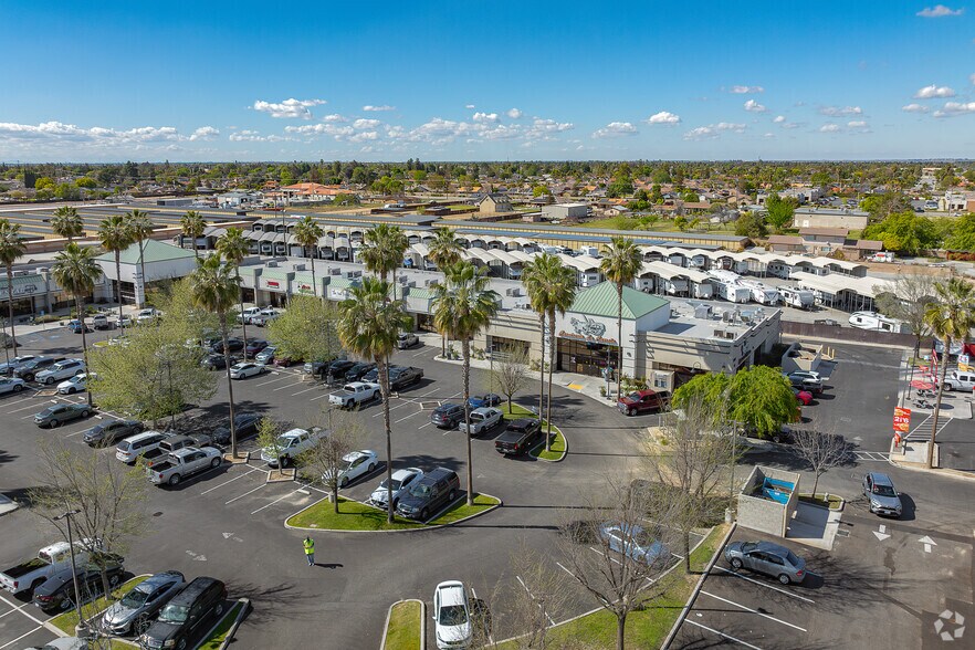 3015 Calloway Dr, Bakersfield, CA à vendre - Photo du bâtiment - Image 2 de 14