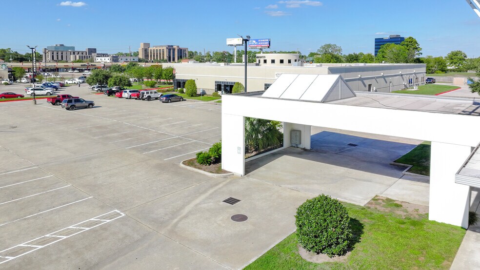 845 Cypress Creek Pky, Houston, TX à vendre - Photo du bâtiment - Image 2 de 6