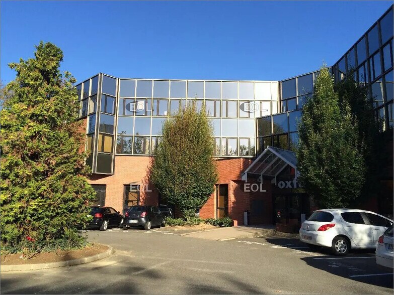 Office in Montigny-le-Bretonneux for lease - Building Photo - Image 3 of 5