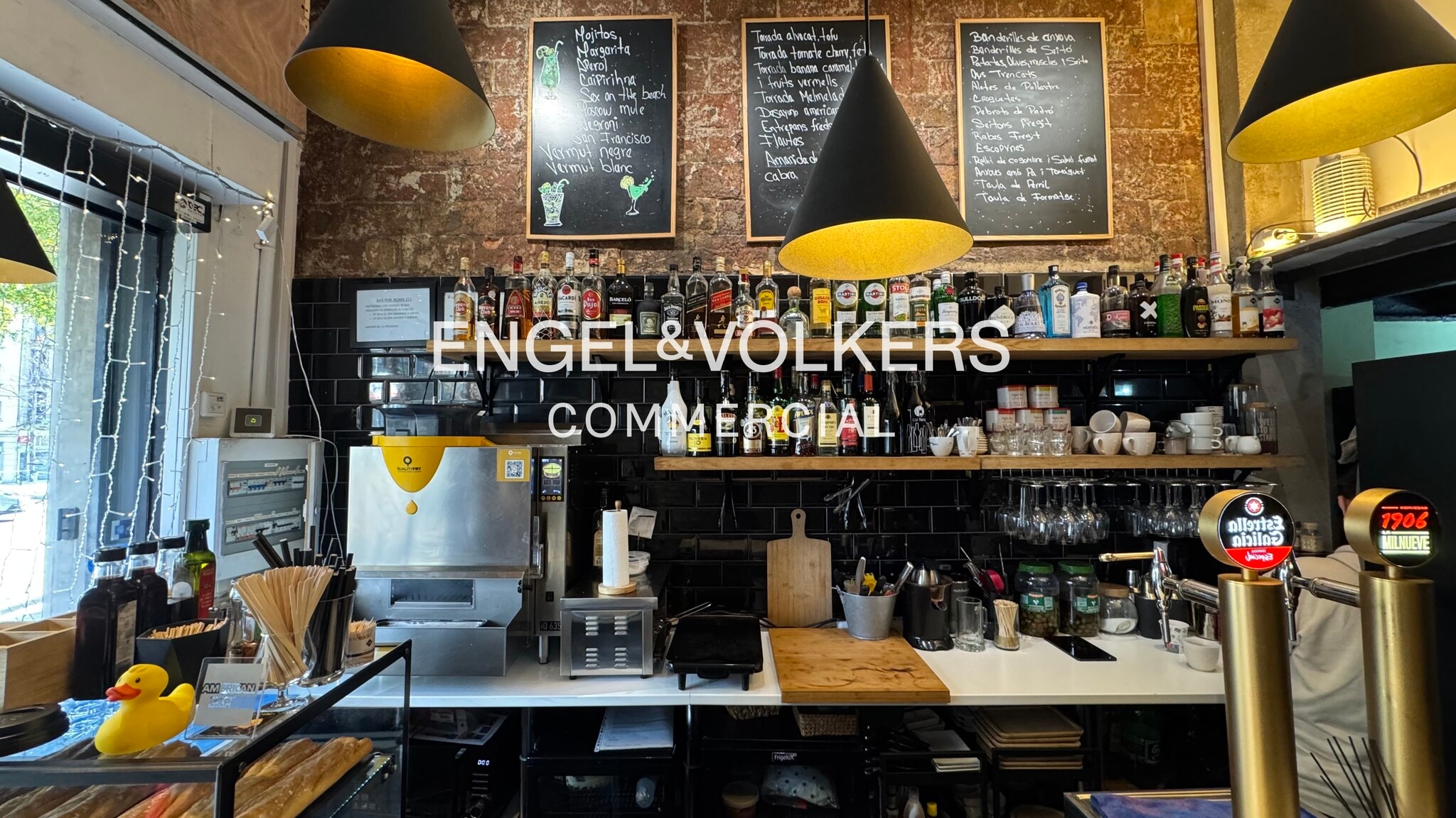 Retail in Barcelona, Barcelona for lease Interior Photo- Image 1 of 6