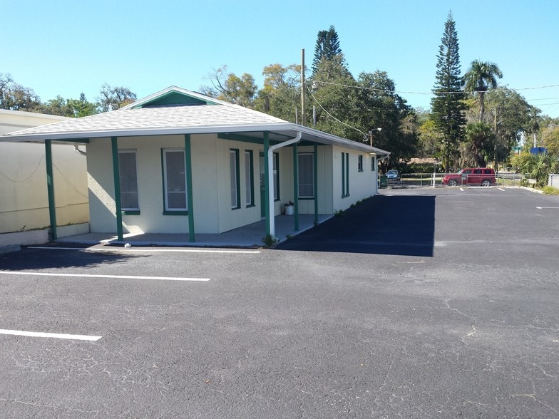 1704 9th St W, Bradenton, FL for lease - Primary Photo - Image 1 of 8