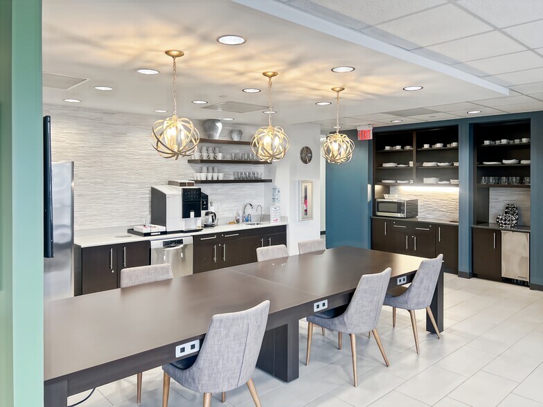 4250 N Fairfax Dr, Arlington, VA à louer - Photo intérieure - Image 2 de 15