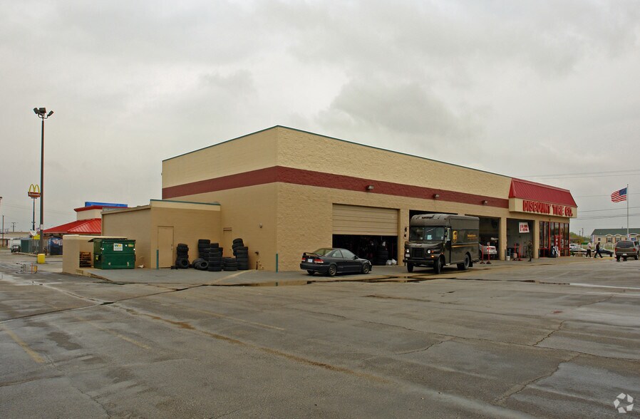1739 SW Loop 410, San Antonio, TX à louer - Photo du bâtiment - Image 2 de 16