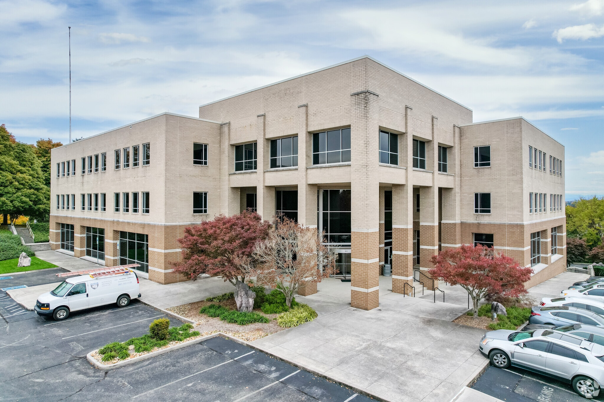 410 N Cedar Bluff Rd, Knoxville, TN for lease Building Photo- Image 1 of 13