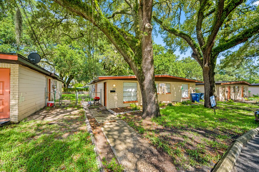 8732 N 48th St, Tampa, FL à vendre - Photo du bâtiment - Image 3 de 9