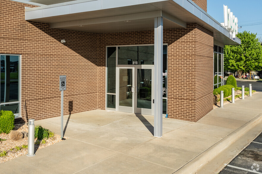 818 N Benton Ave, Springfield, MO for lease - Building Photo - Image 3 of 4