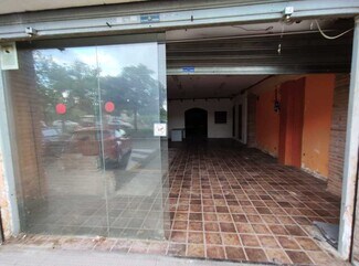 Plus de détails pour Multi-résidentiel à vendre