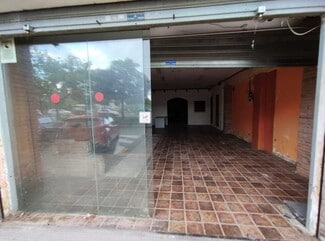 Plus de détails pour Multi-résidentiel à vendre