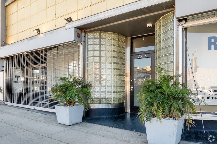 7956-7958 Beverly Blvd, Los Angeles, CA for lease - Building Photo - Image 3 of 15