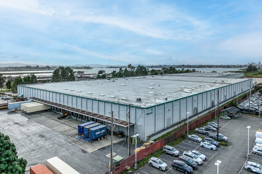 7200-7240 Edgewater Dr, Oakland, CA for lease - Building Photo - Image 1 of 26