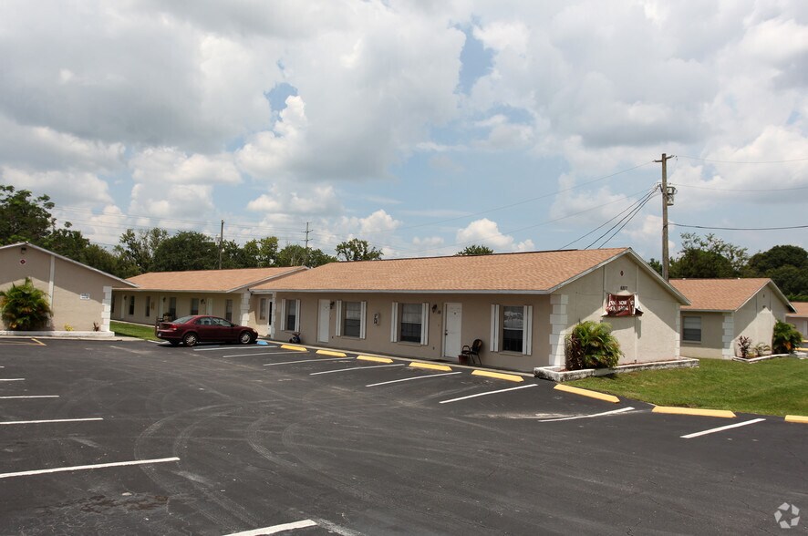 6807 Porter Rd, New Port Richey, FL à vendre - Photo du bâtiment - Image 1 de 16