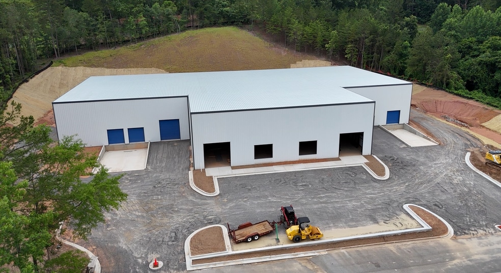 129 Wes Walker Memorial Dr, Ball Ground, GA for lease - Building Photo - Image 2 of 6