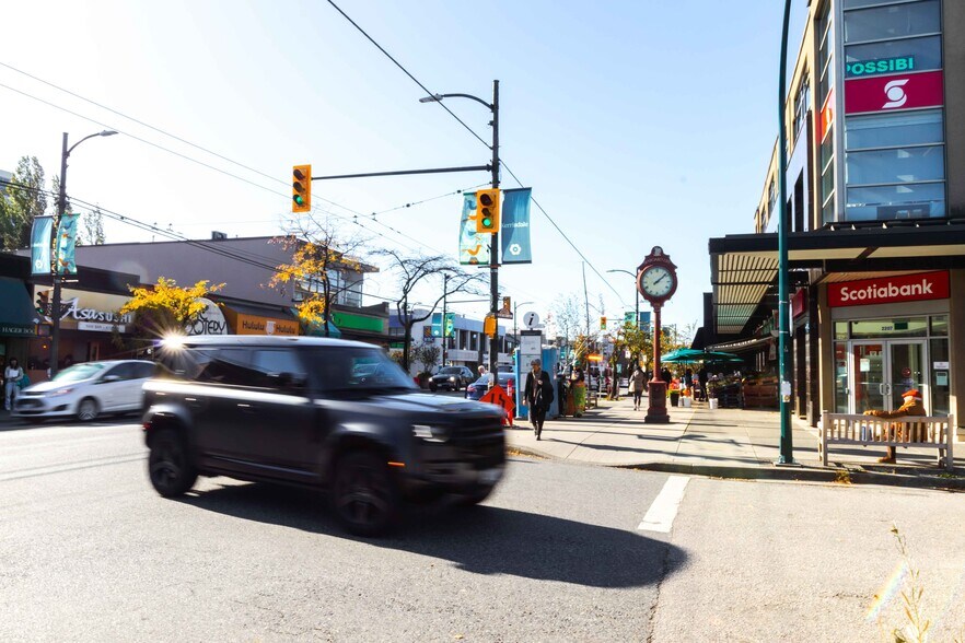 2164 W 41st Ave, Vancouver, BC à louer - Photo du bâtiment - Image 2 de 2