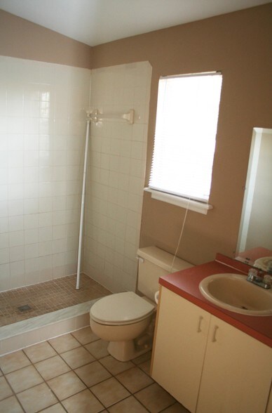 128 Douglas Rd W, Oldsmar, FL à vendre - Photo intérieure - Image 2 de 15