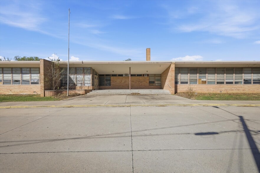 1009 W Pacific, Osawatomie, KS for sale - Building Photo - Image 1 of 24