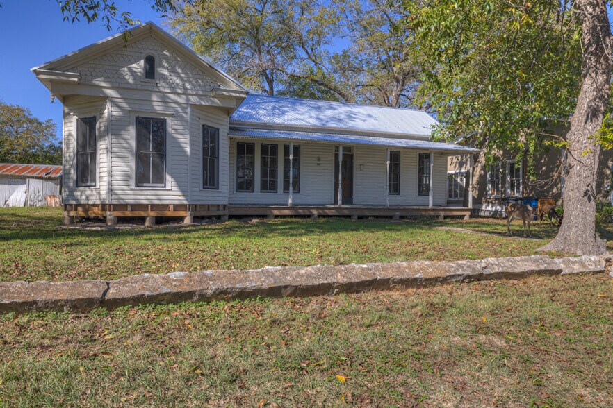 163 E Coll St, New Braunfels, TX à vendre - Photo principale - Image 1 de 42