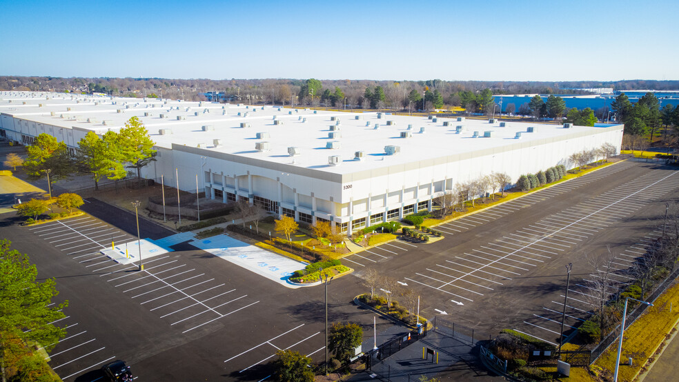 5200 Tradeport Dr, Memphis, TN for lease - Building Photo - Image 1 of 5