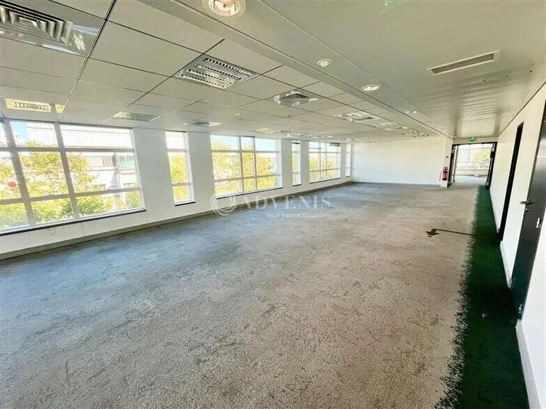 Bureau dans Issy-les-Moulineaux à louer - Photo du bâtiment - Image 2 de 8