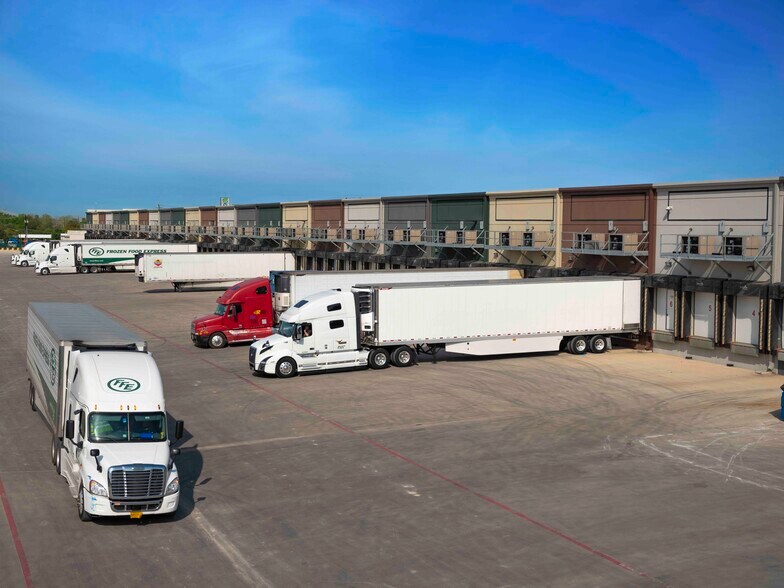 9342 SE Loop 410, San Antonio, TX à louer - Photo du bâtiment - Image 3 de 7