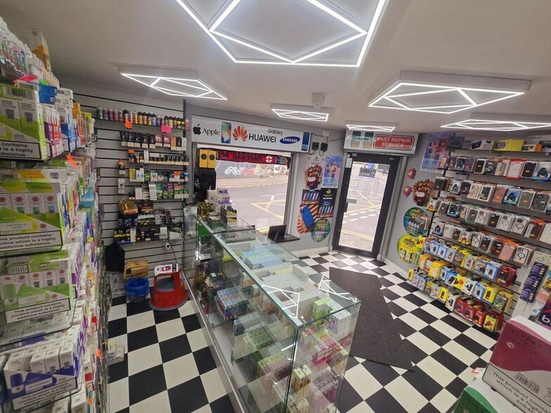 86 High St, Queensbury for sale - Building Photo - Image 2 of 22