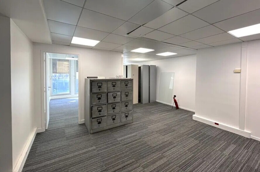 66 Avenue Des Champs Elysées, Paris à louer - Photo du bâtiment - Image 3 de 4