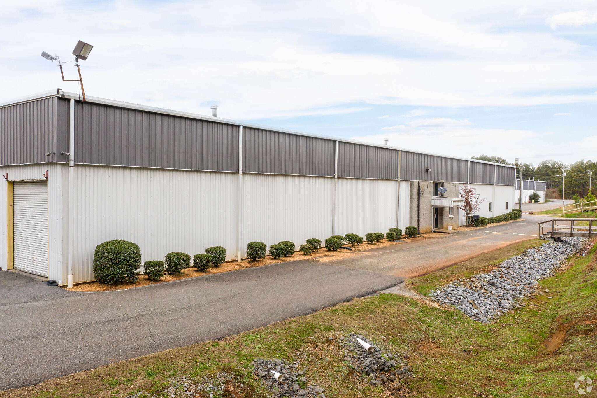 220 River Dr, Cartersville, GA for lease Primary Photo- Image 1 of 10