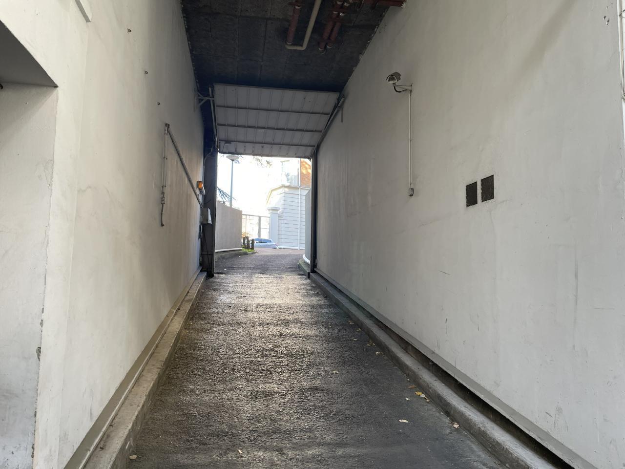 Flex in Courbevoie for sale Building Photo- Image 1 of 9