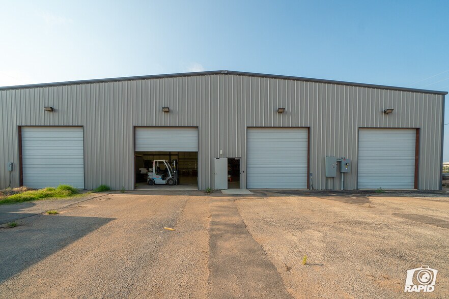 7409 Industrial Ave, Midland, TX à louer - Photo du bâtiment - Image 3 de 8