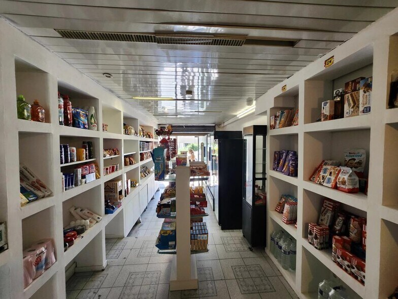 Retail in Montpellier for sale - Interior Photo - Image 3 of 6