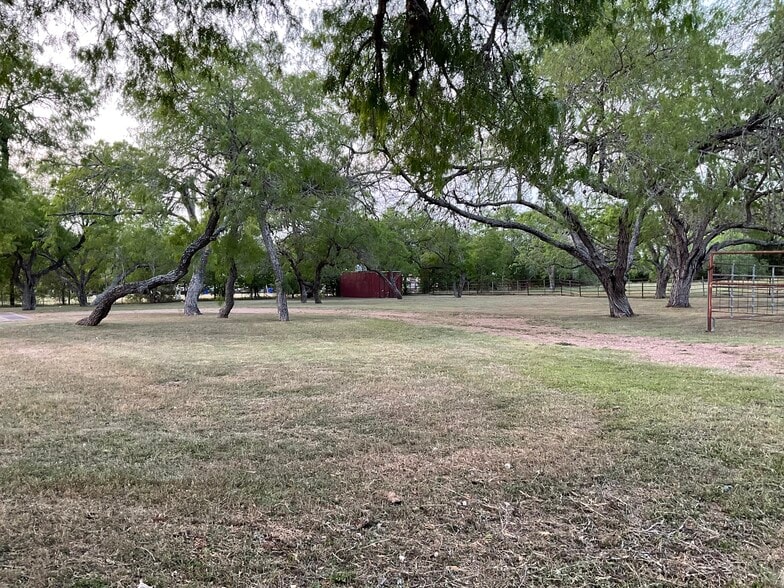 1310 W Grand Ave, Yoakum, TX for sale - Building Photo - Image 2 of 40