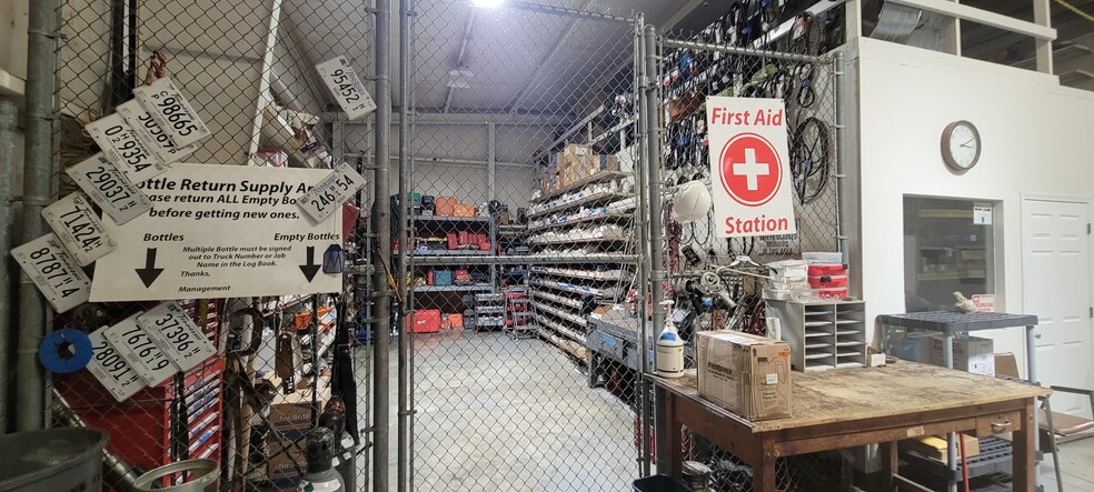 4882 English Towne Dr, Memphis, TN for lease - Building Photo - Image 2 of 30