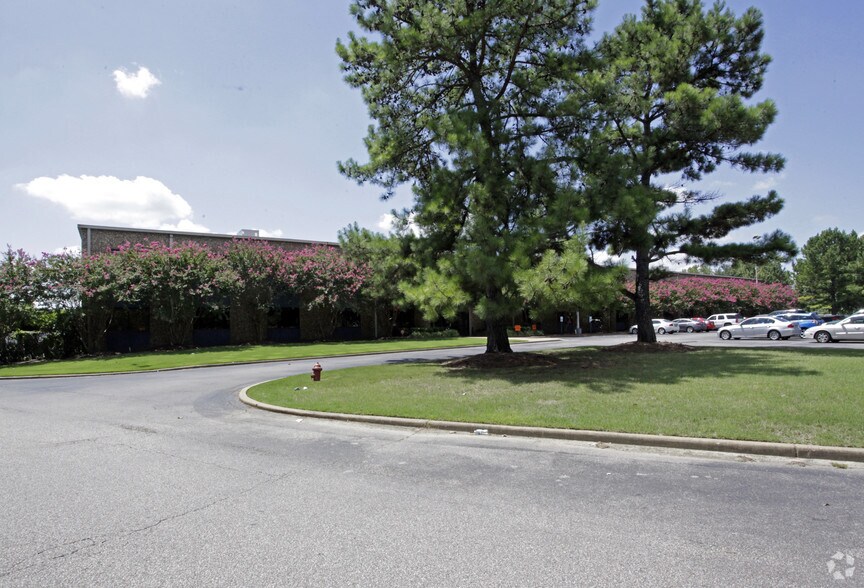 5321 E Shelby Dr, Memphis, TN à louer - Photo du bâtiment - Image 3 de 6