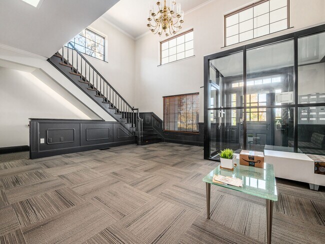 Plus de détails pour 1015 E Broad St, Columbus, OH - Bureau à vendre