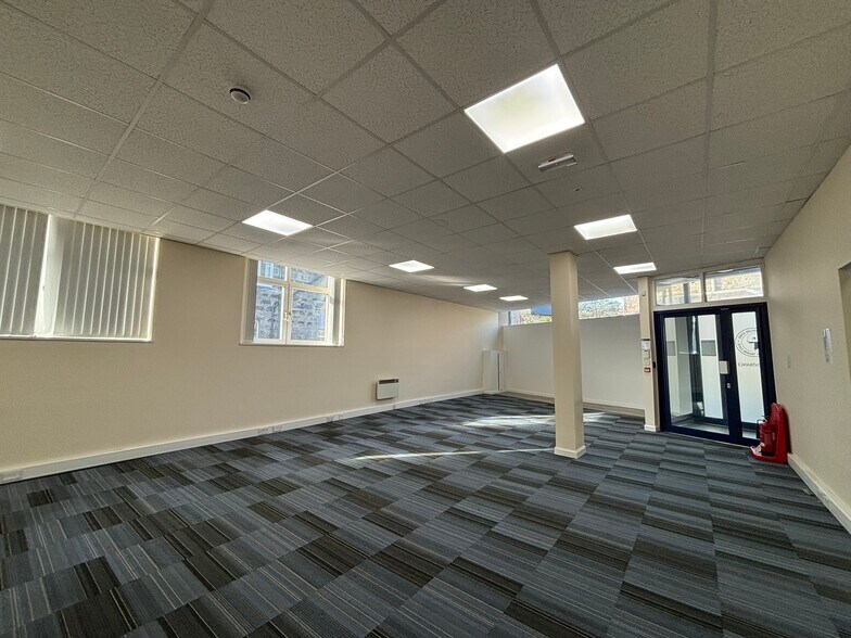 73-77 Holburn St, Aberdeen for lease - Building Photo - Image 3 of 7