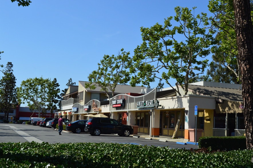270 Bristol St, Costa Mesa, CA for lease - Building Photo - Image 2 of 3
