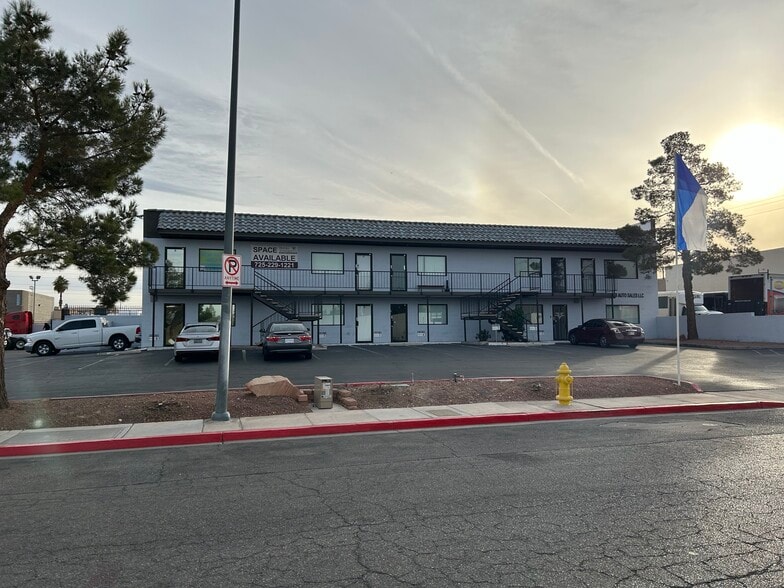 4045 W Quail Ave, Las Vegas, NV for lease - Building Photo - Image 2 of 11