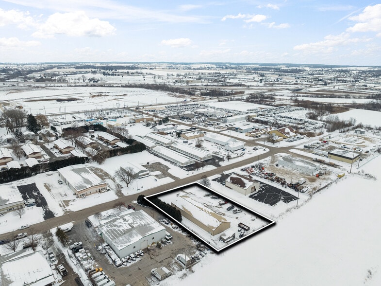 600 Nathan Ln, Elkhorn, WI for lease - Building Photo - Image 2 of 18