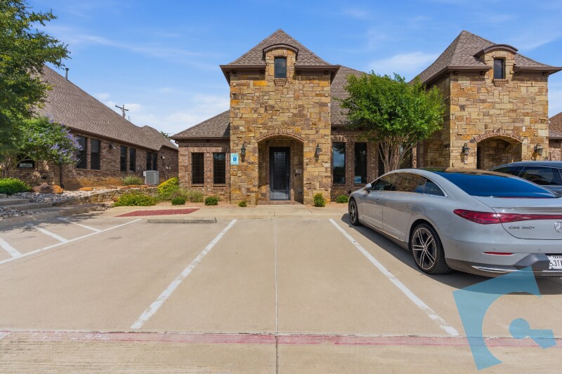 9145 Belshire Dr, North Richland Hills, TX à vendre - Photo du bâtiment - Image 2 de 22