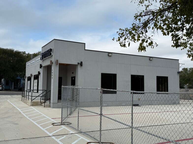 1443 W Hildebrand Ave, San Antonio, TX à vendre - Photo du bâtiment - Image 2 de 14