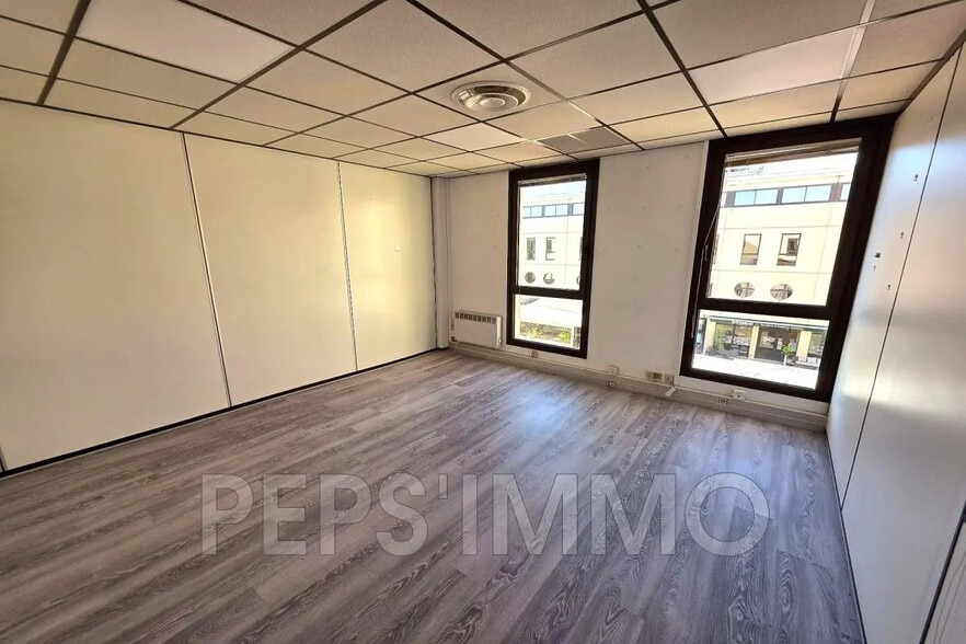 Office in Aix-en-Provence for lease - Building Photo - Image 2 of 7