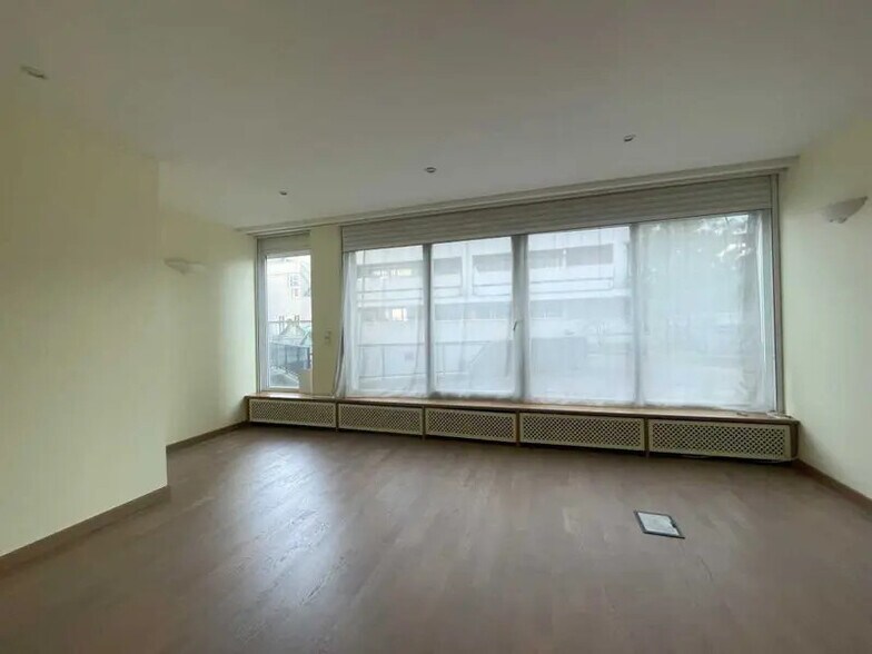 Bureau dans Ivry-sur-Seine à vendre - Photo du bâtiment - Image 2 de 18