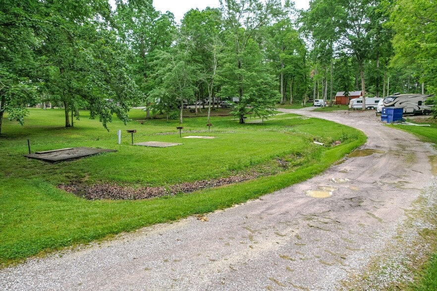 Oak Park Cir, Crossville, TN for sale - Building Photo - Image 2 of 12