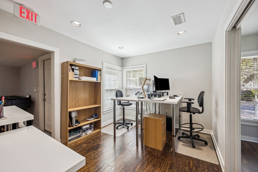 2123 Northland Dr, Austin, TX à vendre - Photo intérieure - Image 3 de 12