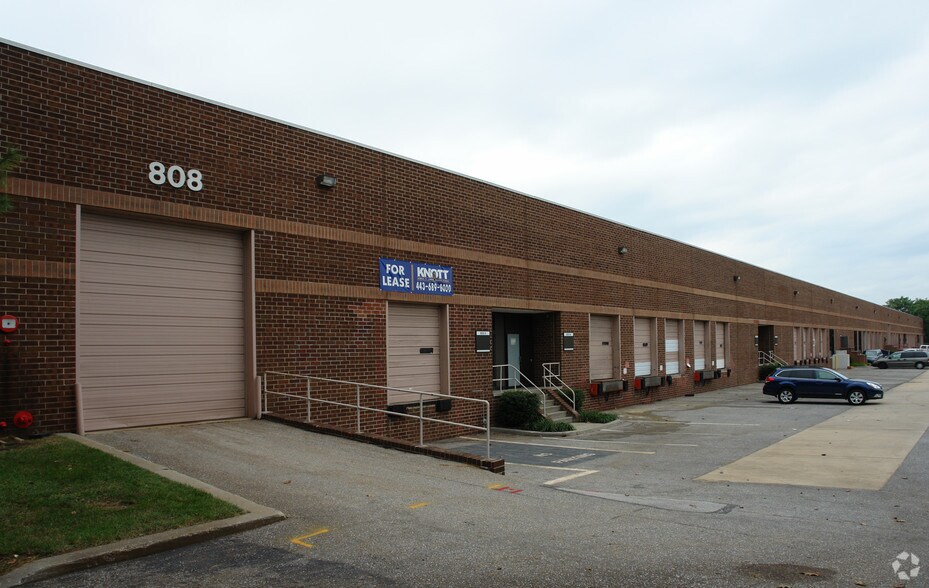 808 Barkwood Ct, Linthicum, MD à louer - Photo du bâtiment - Image 2 de 2