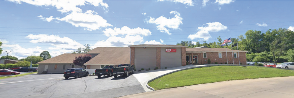 200 Enchanted Pky, Manchester, MO for lease - Building Photo - Image 1 of 11