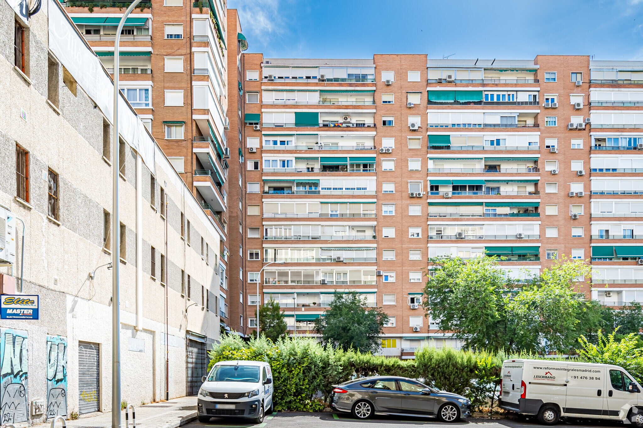 Plaza de Villafranca de los Barros, 3, Madrid, Madrid for sale Primary Photo- Image 1 of 4