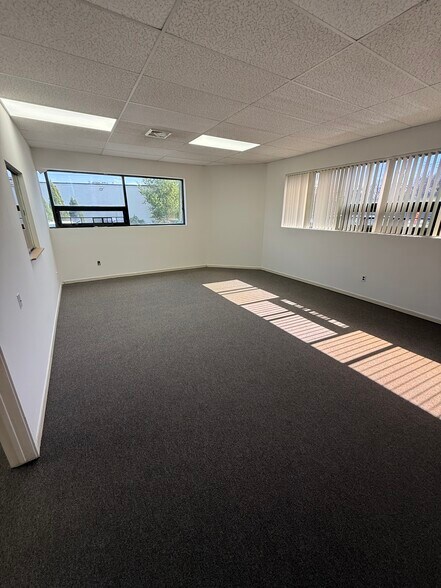 991 Main St, Holbrook, NY à louer - Photo intérieure - Image 3 de 12