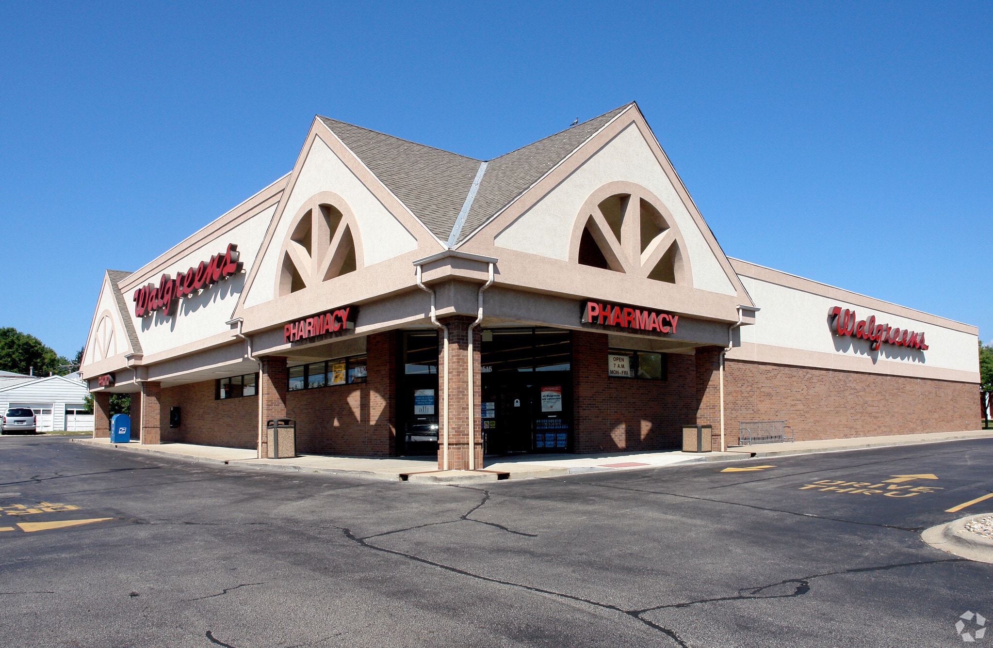 2515 N Knoxville Ave, Peoria, IL for lease Primary Photo- Image 1 of 5