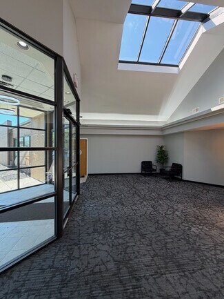 Plus de détails pour 42 Woodcroft Trl, Dayton, OH - Bureau, Médical à louer